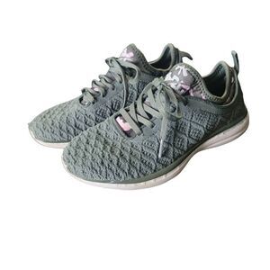 APL Techloom Phantom Women’s Size 7.5 Olive Green Camo Lululemon Collab